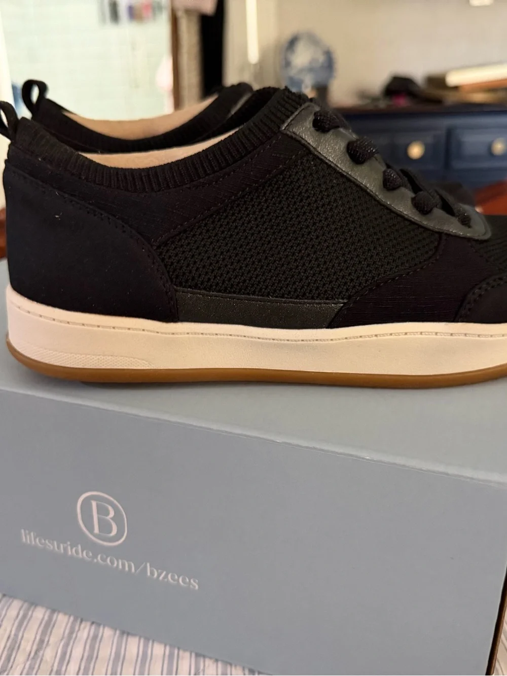 BZees by LifeStride Dynamic Black Fabric Sneakers size 7 new in the box